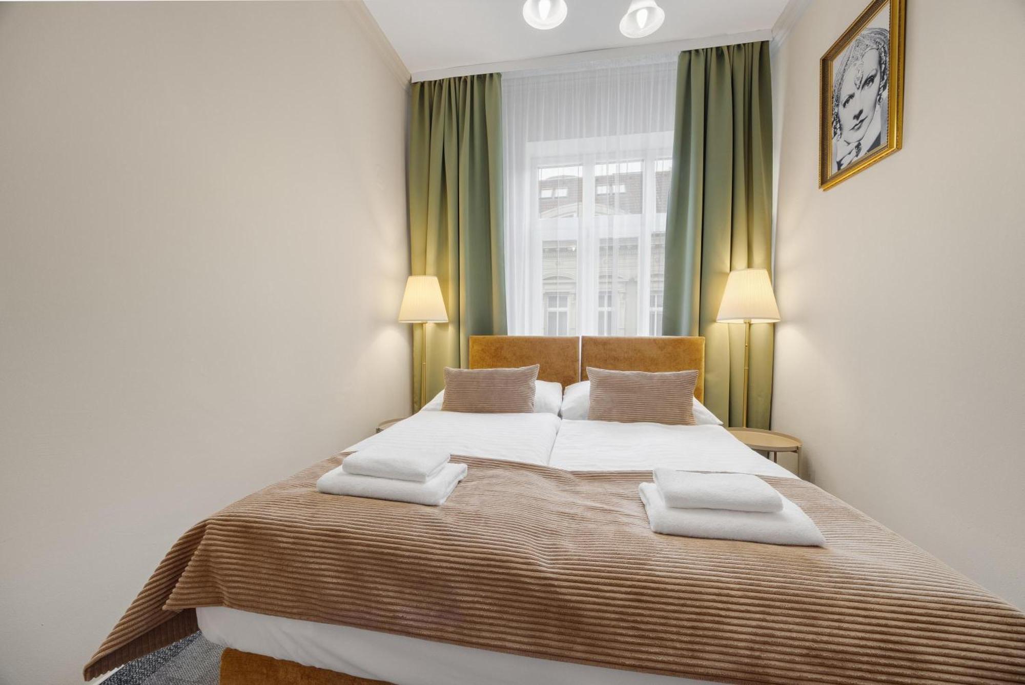 Hotel Reverie - Dependance, Check-In At Metropolitan Star Bratislava Buitenkant foto
