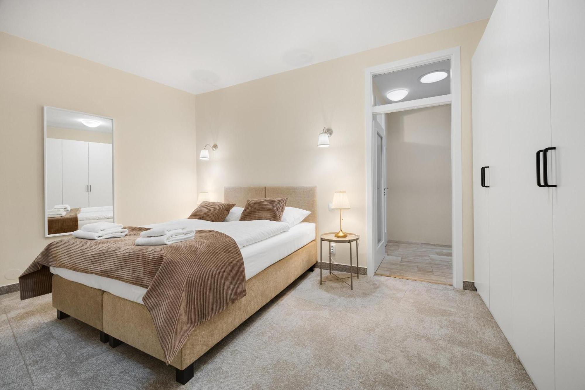 Hotel Reverie - Dependance, Check-In At Metropolitan Star Bratislava Buitenkant foto