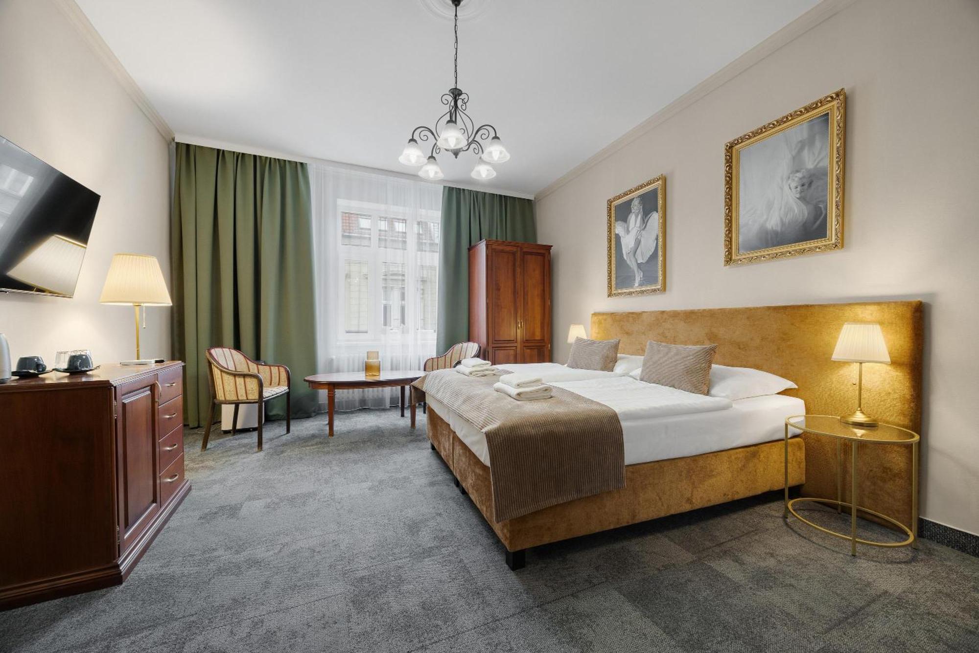 Hotel Reverie - Dependance, Check-In At Metropolitan Star Bratislava Buitenkant foto