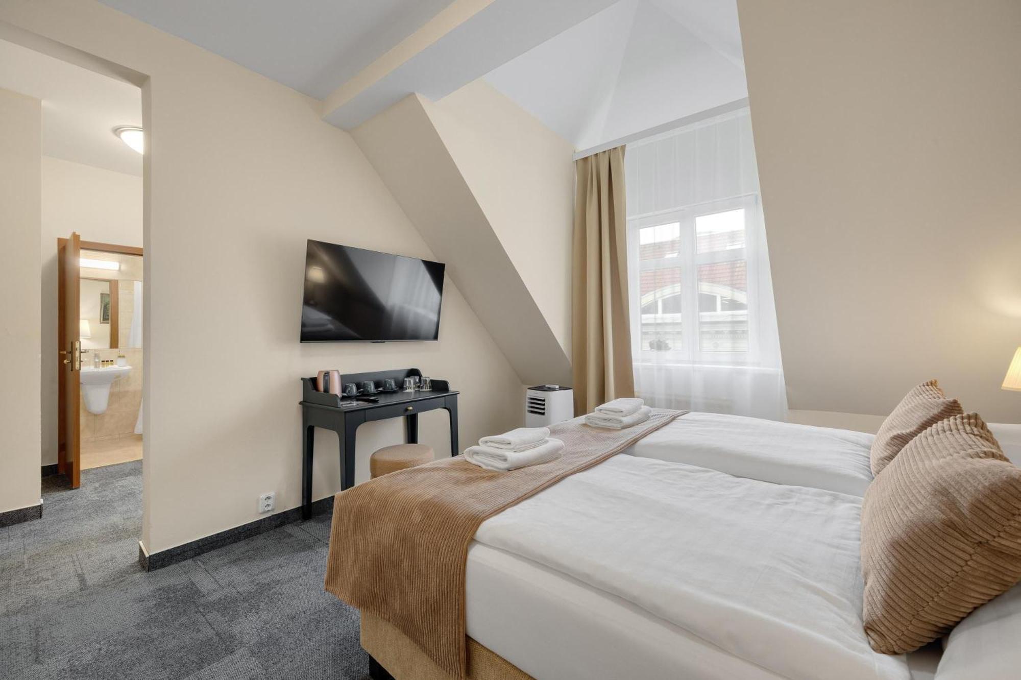 Hotel Reverie - Dependance, Check-In At Metropolitan Star Bratislava Buitenkant foto