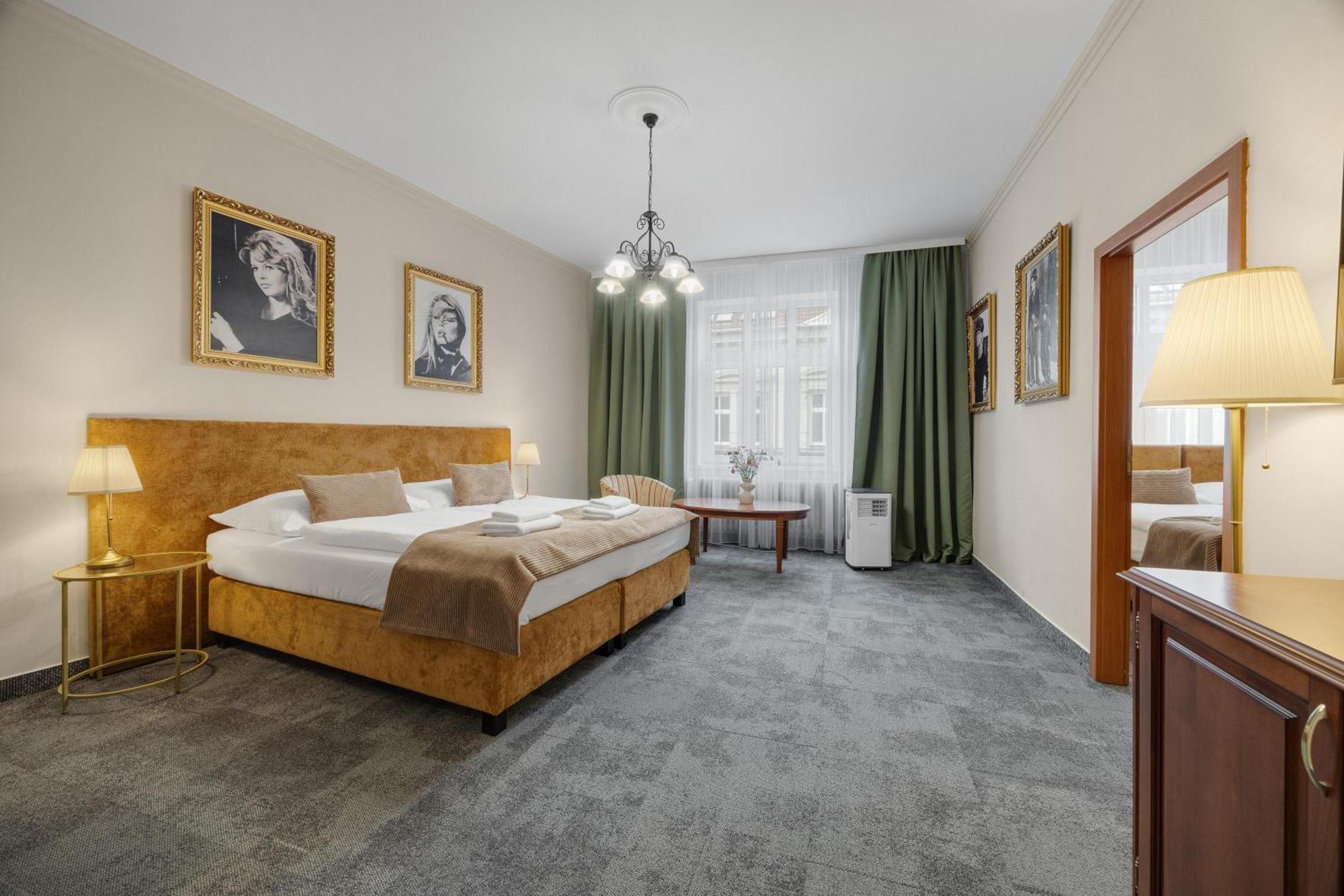 Hotel Reverie - Dependance, Check-In At Metropolitan Star Bratislava Buitenkant foto