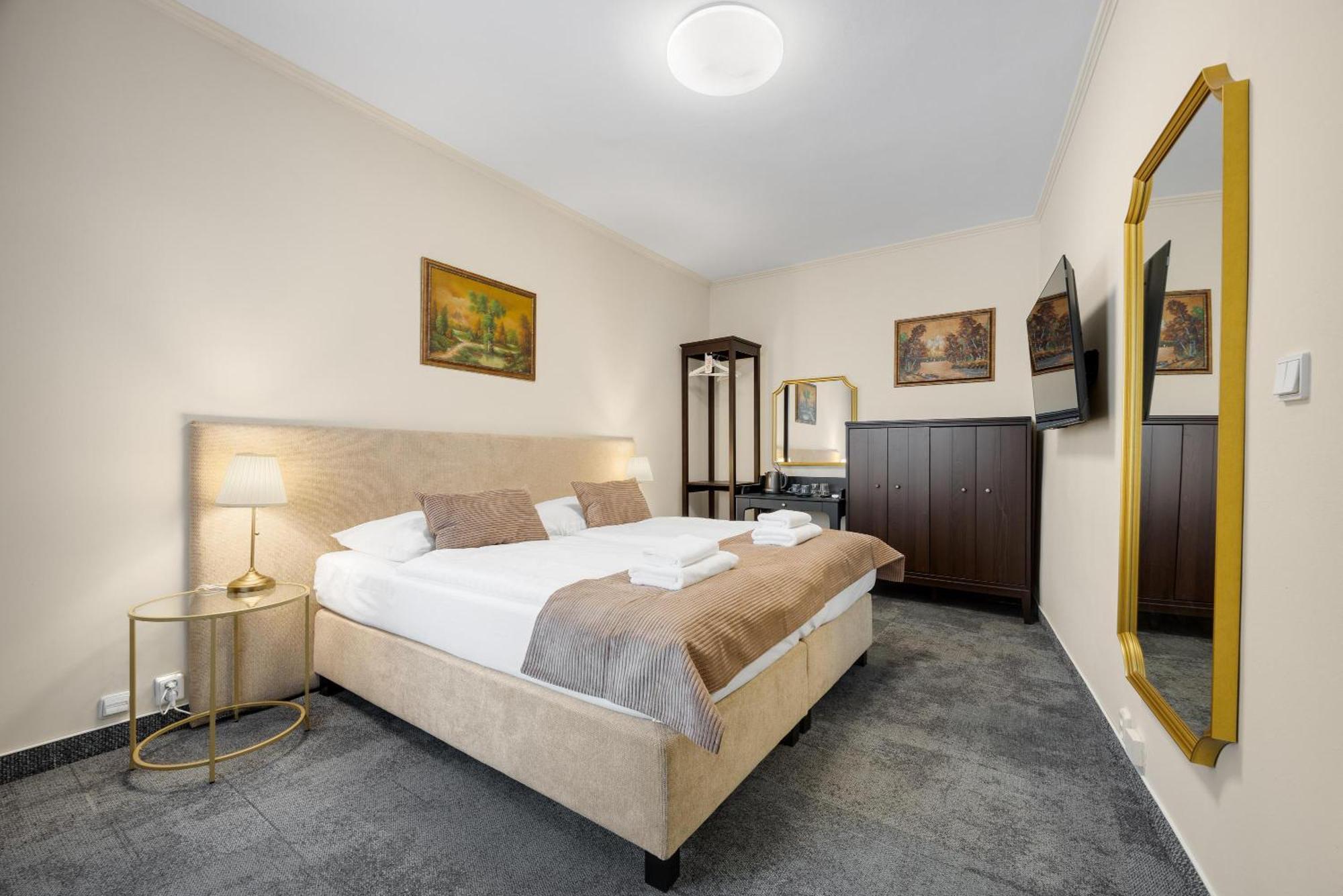 Hotel Reverie - Dependance, Check-In At Metropolitan Star Bratislava Buitenkant foto